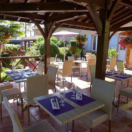 Hotel Logis Restaurant Du Commerce 3*
