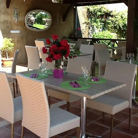 Hotel Logis Restaurant Du Commerce 3*