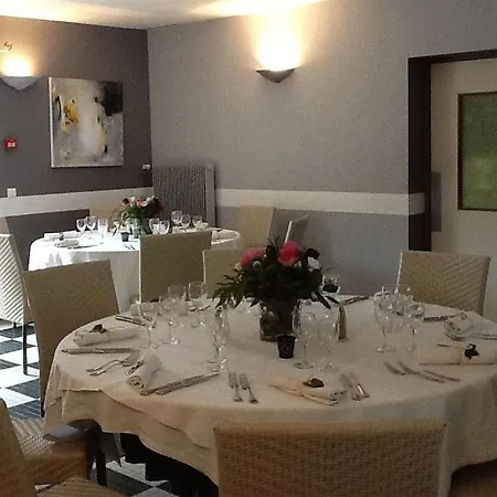 Hotel Logis Restaurant Du Commerce