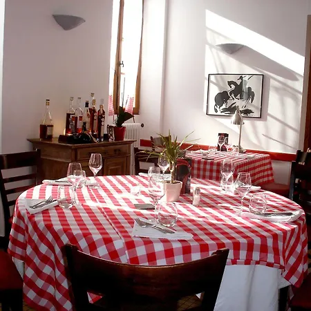 Hotel Logis Restaurant Du Commerce 3*